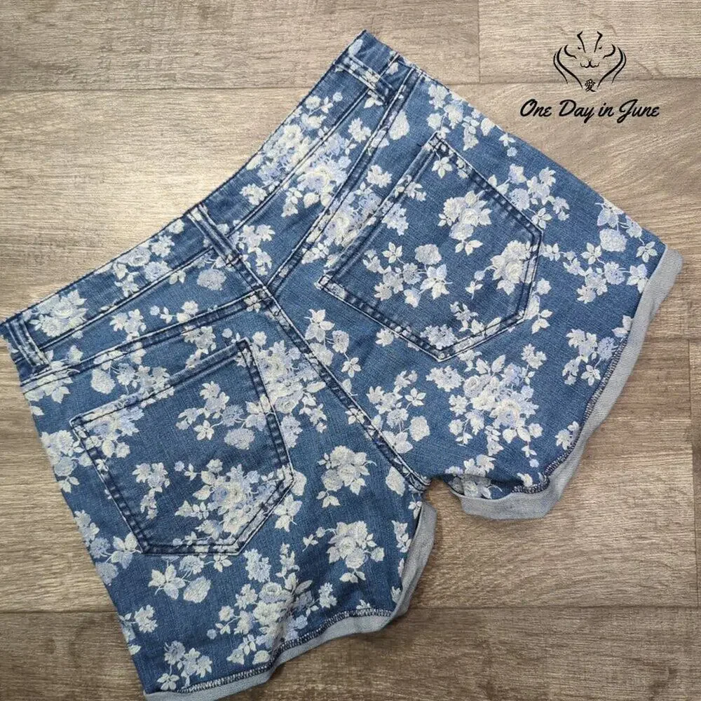 New York & Company Floral Print Denim Shorts Size 4 - Picture 7 of 7